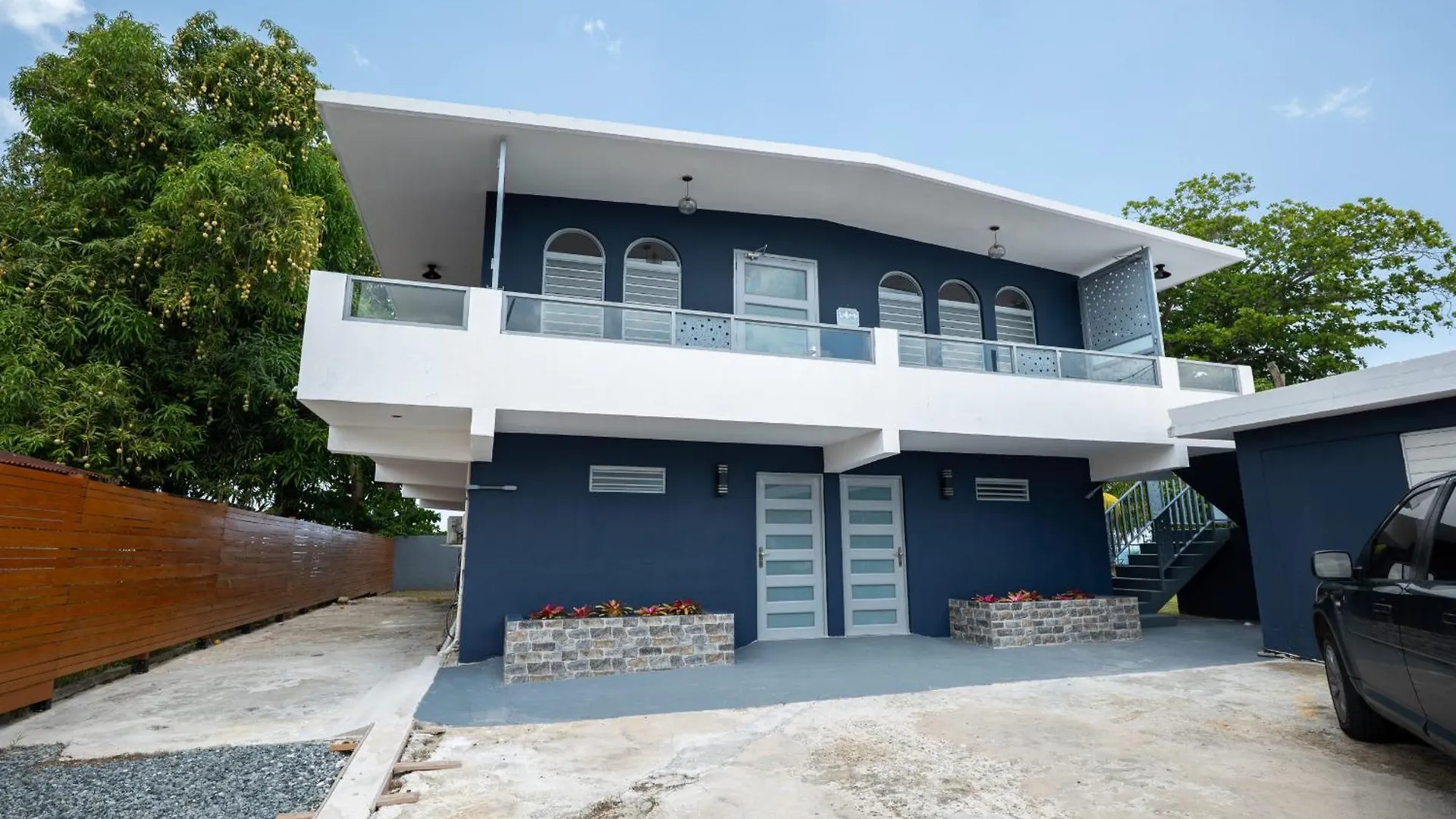 Semesterbostad Oceanfront 5Br Oasis W Decks & Direct Beach Access Mayagüez